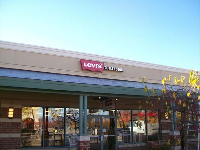 Levi&#39;s® Outlet Store Grove City Outlets in Grove City, PA | Levi&#39;s®