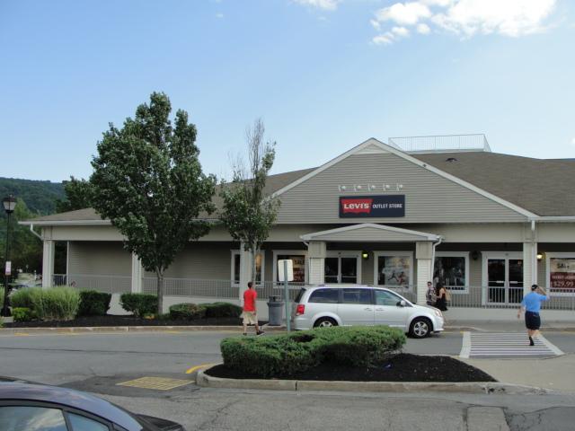 Levi&#39;s® Outlet Store Woodbury Common Premium Outlets in Central Valley, NY | Levi&#39;s®