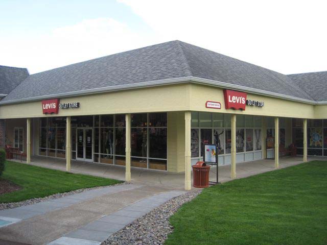 Outlet & Jeans Store Near You in Woodburn OR | Levi's® 463