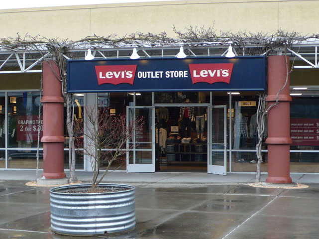 the nearest levi's store