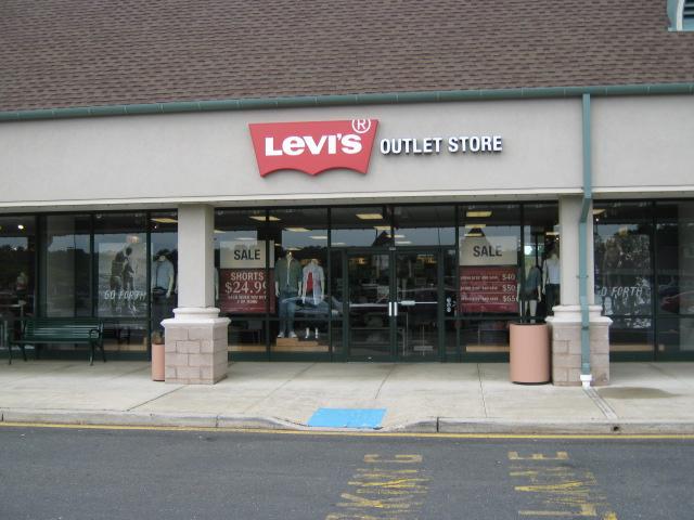 the nearest levi's store