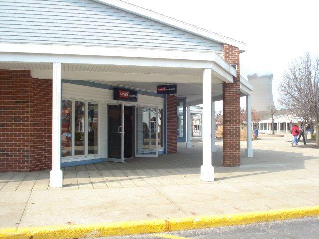 Outlet & Jeans Store Near You in Aurora IL | Levi's® 209