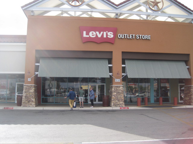 Outlet & Jeans Near You in TX | Levi's® 498